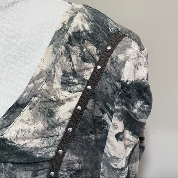 Apanage Grey and White Ruched 3/4 Sleeve Top Size 14 V-Neck Studded Tee - Picture 5 of 10